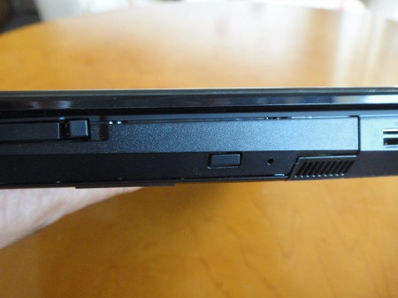 富士通LIFEBOOK PH75右側面部