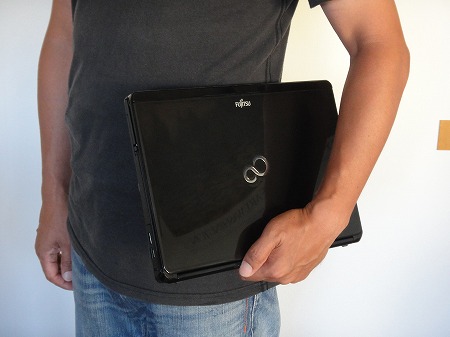 富士通LIFEBOOK SH76/DNレビュー