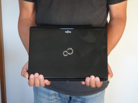 富士通LIFEBOOK SH76/DNレビュー