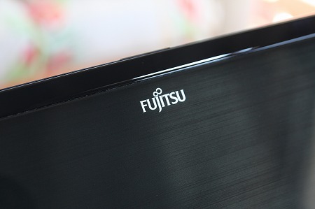 富士通LIFEBOOK SH76/DNレビュー天板